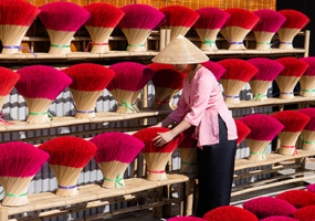 TIẾP LỬA CHO NGHỀ LÀM NHANG TRUYỀN THỐNG - SỨ MỆNH THẾ HỆ TRẺ VIỆT NAM