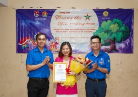 ĐÓN TRĂNG YÊU THƯƠNG CÙNG VẠN LINH HƯƠNG