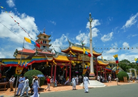 RẰM THÁNG TÁM - VỀ TÂY NINH XEM LỄ HỘI YẾN DIÊU TRÌ CUNG